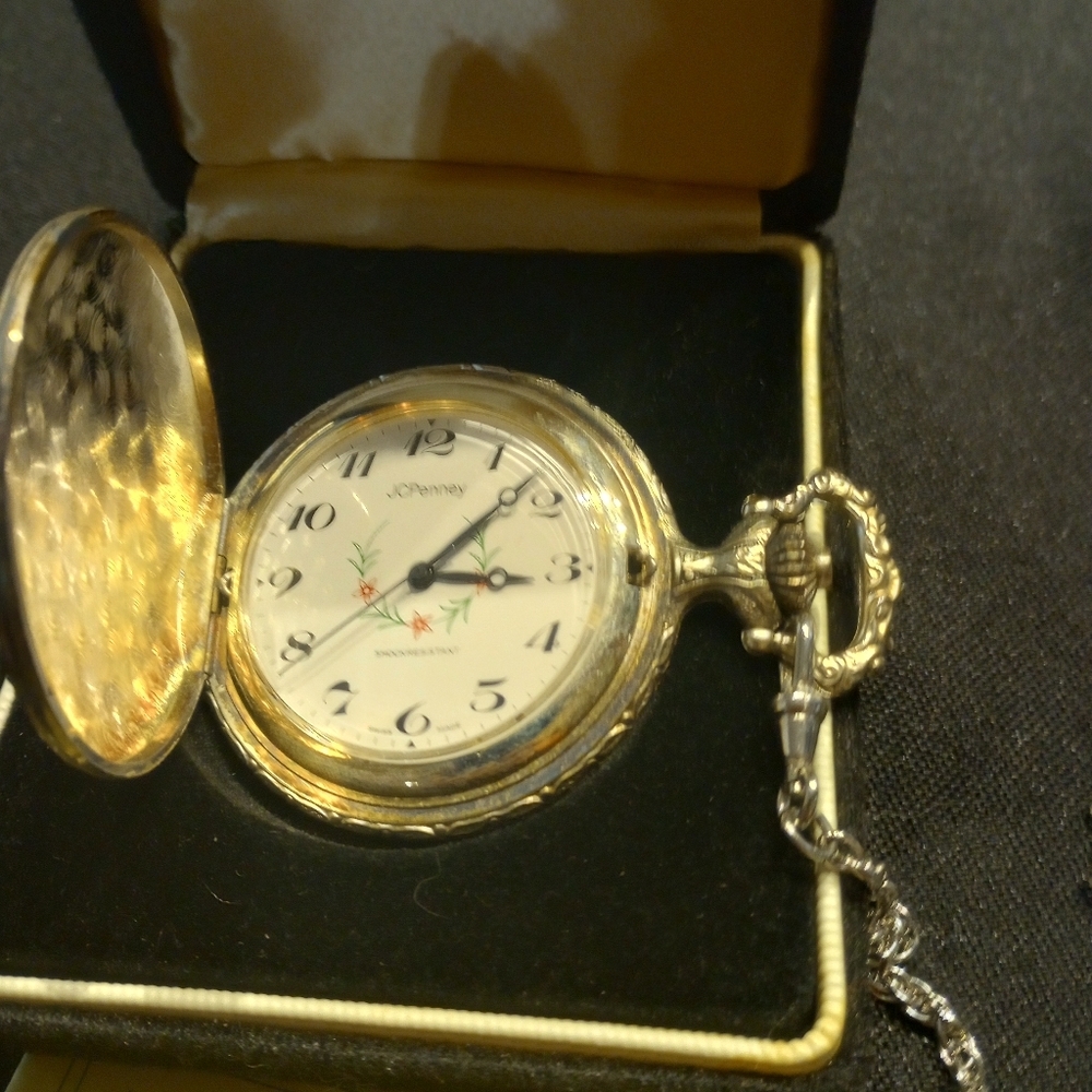 Vintage Swiss J.C. Penney Pocket Watch 17 Jewels Swiss With Chain WORKS - Picture 3 of 4